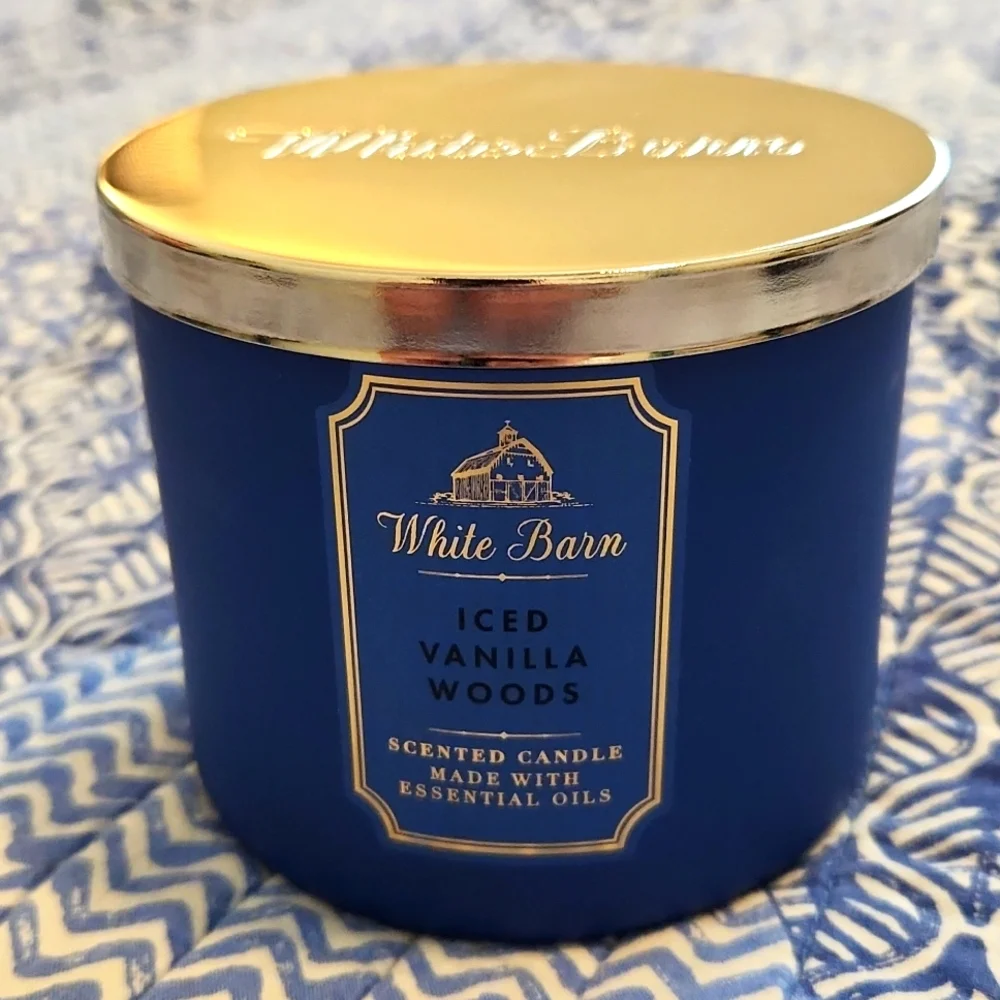 White Barn Scented Candle - Picture 5 of 6